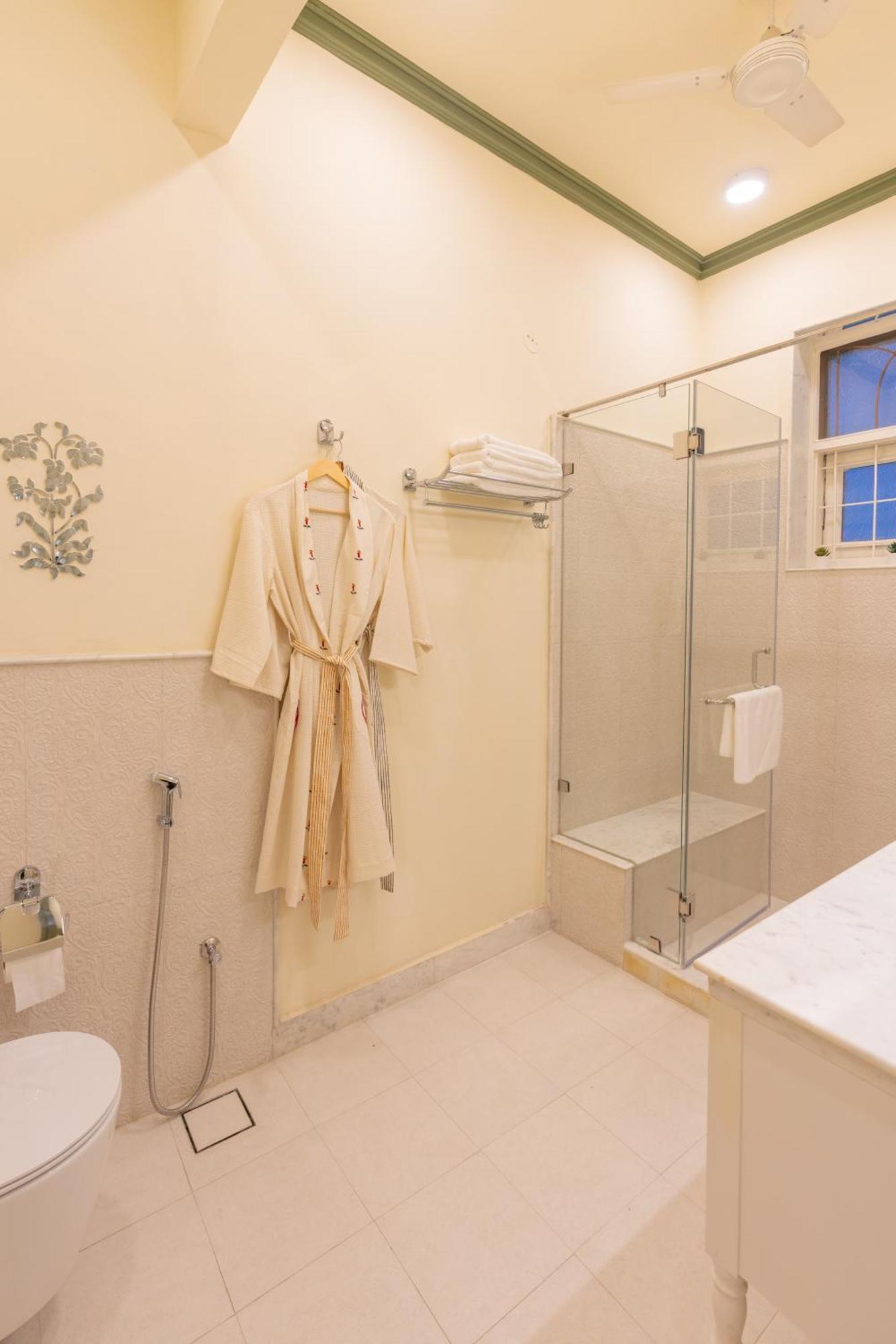 Laalee Hotel Jaipur Room photo